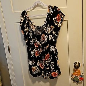 Womens Beautiful floral Torrid top. Plus sz 3